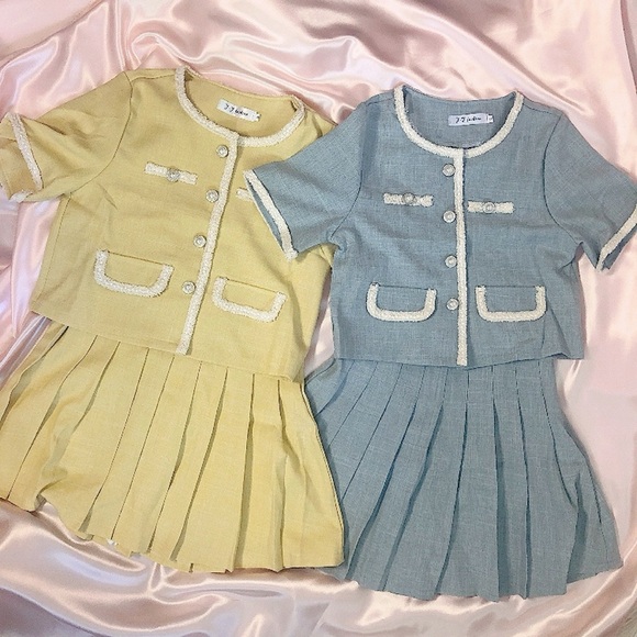 Kpop soft blue set with tweed trim and pearl buttons - Picture 5 of 7